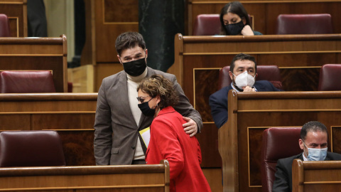 02/02/2021.- La diputada de ERC Montserrat Bassa y el portavoz parlamentario de ERC, Gabriel Rufián, durante una sesión plenaria en el Congreso de los Diputados. 02/02/2021.- La diputada de ERC Montserrat Bassa y el portavoz parlamentario de ERC, Gabriel Rufián, durante una sesión plenaria en el Congreso de los Diputados.