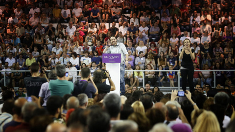 El secretario general de Podemos, Pablo Iglesias, durante su intervención en el acto electoral en Alicante. EFE/Manuel Lorenzo El secretario general de Podemos, Pablo Iglesias, durante su intervención en el acto electoral en Alicante. EFE/Manuel Lorenzo