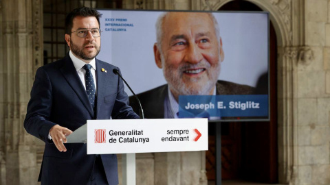 El president de la Generalitat, Pere Aragonès, anunciant el Premi Internacional Catalunya a l'economista Joseph Stiglitz El president de la Generalitat, Pere Aragonès, anunciant el Premi Internacional Catalunya a l'economista Joseph Stiglitz