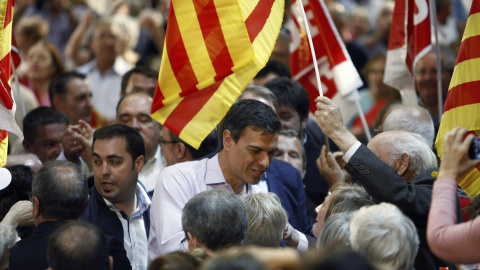 El secretario general del PSOE, Pedro Sánchez, a su llegada al acto central de campaña de los socialistas aragoneses en Zaragoza. EFE/Toni Galán El secretario general del PSOE, Pedro Sánchez, a su llegada al acto central de campaña de los socialistas aragoneses en Zaragoza. EFE/Toni Galán