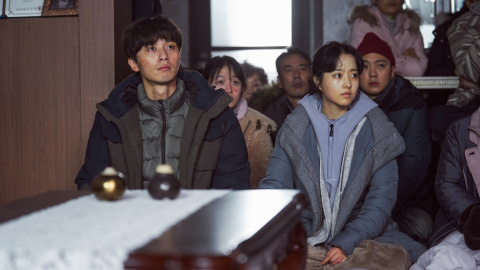 Una secuencia de una de las asambleas de los residentes de los apartamentos. Una secuencia de una de las asambleas de los residentes de los apartamentos.