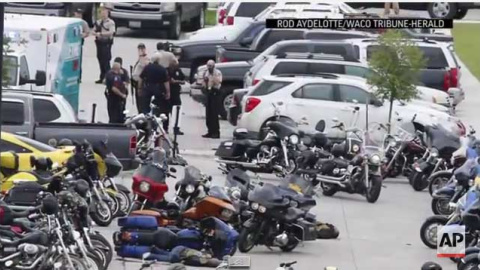 Nueve moteros muertos en un tiroteo en Waco, Texas./ Captura de vídeo de AP Nueve moteros muertos en un tiroteo en Waco, Texas./ Captura de vídeo de AP