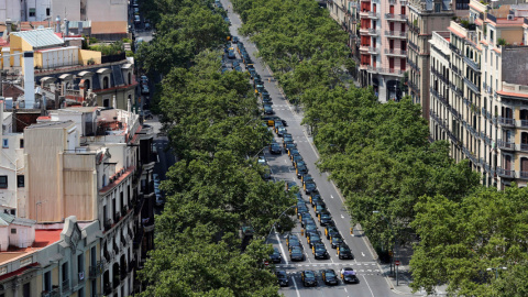 Taxistes en vaga ocupen la Gran Via de Barcelona, aquest diumenge. EFE / Alejandro Garcia. Taxistes en vaga ocupen la Gran Via de Barcelona, aquest diumenge. EFE / Alejandro Garcia.