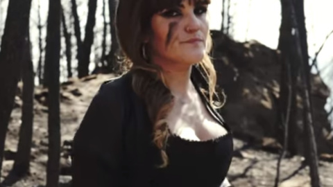 Rozalén en el videoclip de la canción 'La Puerta Violeta' Rozalén en el videoclip de la canción 'La Puerta Violeta'