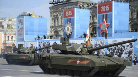 Un tanque Russian T-14 con las unidades Armata durante el desfile del Día de la Victoria en la Plaza Roja en Moscú de 2015. - REUTERS Un tanque Russian T-14 con las unidades Armata durante el desfile del Día de la Victoria en la Plaza Roja en Moscú de 2015. - REUTERS