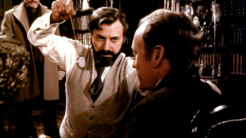 Alan Arkin, como Sigmund Freud, en 'Elemental,Dr. Freud'. Alan Arkin, como Sigmund Freud, en 'Elemental,Dr. Freud'.