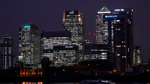 Las oficinas de los bancos Citi, Barclays, y HSBC, en el distrito financiero londinense de Canary Wharf. REUTERS/Toby Melville Las oficinas de los bancos Citi, Barclays, y HSBC, en el distrito financiero londinense de Canary Wharf. REUTERS/Toby Melville