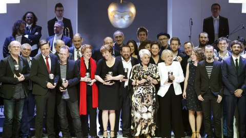 Foto de los galardonados en los Premios Max de las Artes Escénicas 2015, después de la gala celebrada en la Sala BARTS de Barcelona./ EFE Foto de los galardonados en los Premios Max de las Artes Escénicas 2015, después de la gala celebrada en la Sala BARTS de Barcelona./ EFE