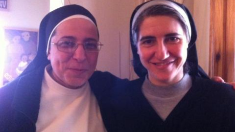 Sor Lucía Caram y la monja Teresa Forcades./ www.lidiapujol.cat Sor Lucía Caram y la monja Teresa Forcades./ www.lidiapujol.cat