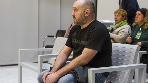 La Audiencia Nacional juzga a Erlant López de Ocariz por un delito de enaltecimiento del terrorismo en redes sociales, al elogiar a ETA en sus cuentas de Facebook y Twitter. EFE/Emilio Naranjo La Audiencia Nacional juzga a Erlant López de Ocariz por un delito de enaltecimiento del terrorismo en redes sociales, al elogiar a ETA en sus cuentas de Facebook y Twitter. EFE/Emilio Naranjo