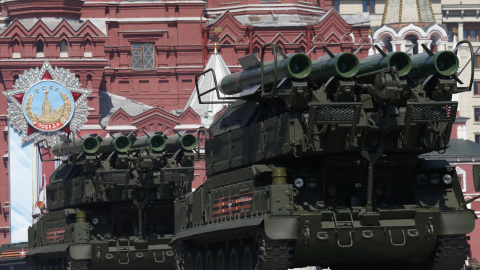 Sistema de misiles  Buk-M2 rusos participan en el Desfile de la Victoria, en la Plaza Roja de Moscú. REUTERS/Grigory Dukor