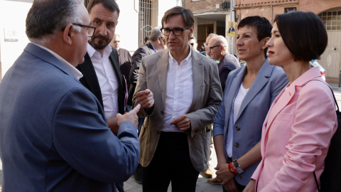 El primer secretari del PSC, Salvador Illa, amb alcaldes i candidats socialistes al Baix Besòs. El primer secretari del PSC, Salvador Illa, amb alcaldes i candidats socialistes al Baix Besòs.