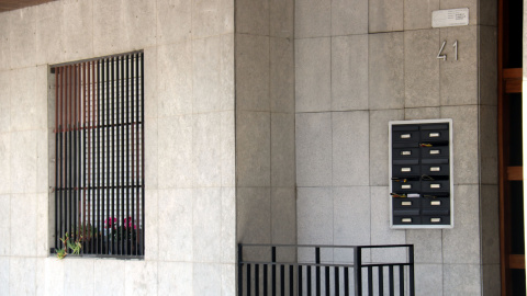 La víctima vivia als baixos del bloc número 41 del carrer Gaudí de Manresa La víctima vivia als baixos del bloc número 41 del carrer Gaudí de Manresa