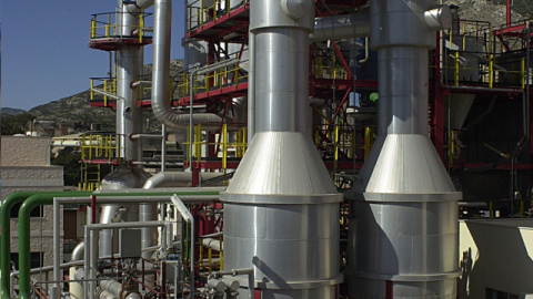 Una fábrica química. Una fábrica química.