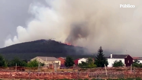 El calor dificulta los trabajos de extinción de los incendios activos en España El calor dificulta los trabajos de extinción de los incendios activos en España