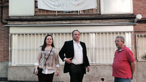 El candidato del PSOE a la Alcaldía de Madrid, Antonio Miguel Carmona, en su visita a la colonia de San Agustín. E.P. El candidato del PSOE a la Alcaldía de Madrid, Antonio Miguel Carmona, en su visita a la colonia de San Agustín. E.P.