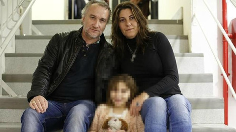 Los padres de Nadia y la menor. EFE Los padres de Nadia y la menor. EFE