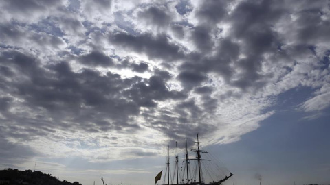 El buque escuela de la Armada española Juan Sebastián Elcano llega a La Habana (Cuba), para una visita oficial de cinco días como parte del itinerario de su 87 crucero de instrucción. EFE/Alejandro Ernesto