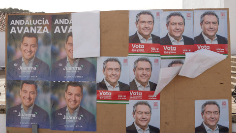 Carteles electorales en Cumbres de Enmedio (Huelva). Carteles electorales en Cumbres de Enmedio (Huelva).