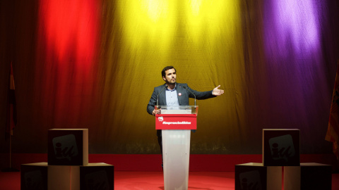 El candidato de Izquierda Unida (IU) a la Presidencia del Gobierno de España, Alberto Garzón, durante el mitin de ayer en Zaragoza. EFE/Javier Belver El candidato de Izquierda Unida (IU) a la Presidencia del Gobierno de España, Alberto Garzón, durante el mitin de ayer en Zaragoza. EFE/Javier Belver