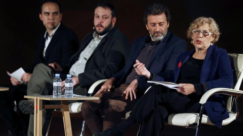 La alcaldesa de Madrid, Manuela Carmena, junto a los concejales del Ayuntamiento de Madrid, Mauricio Valiente (2d), Guillermo Zapata (2i) y José Manuel Calvo, durante la presentación hoy del proyecto "Madrid Puerta Norte", que sustituye a l