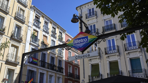 Parada del metro del barrio de Chueca durante la celebración del Día Internacional del Orgullo LGTBI, a 28 de junio de 2021, en Madrid, (España) Parada del metro del barrio de Chueca durante la celebración del Día Internacional del Orgullo LGTBI, a 28 de junio de 2021, en Madrid, (España)