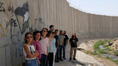 El grup de polítics estatals al mur de Cisjordània.