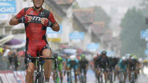 Gilbert celebra su victoria en la etapa del Giro. EFE/Daniel Dal Zennaro Gilbert celebra su victoria en la etapa del Giro. EFE/Daniel Dal Zennaro