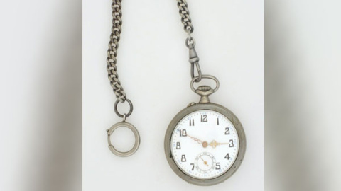 El reloj de cadena de Pascual Askasibar, vecino de Elgeta (Gipuzkoa). El reloj de cadena de Pascual Askasibar, vecino de Elgeta (Gipuzkoa).