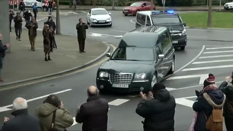 Cientos de personas despiden a Quini en el Molinón Cientos de personas despiden a Quini en el Molinón