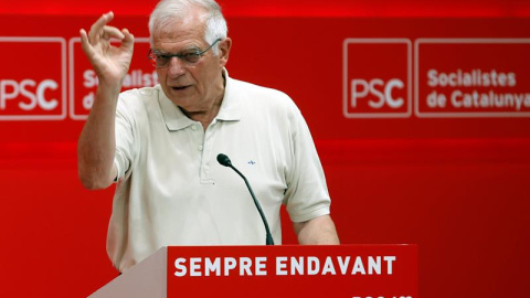 El ministro de Asuntos Exteriores en funciones, Josep Borrell, el primer secretario del PSC, Miquel Iceta, y el secretario de política municipal, Jaume Collboni, participan en el acto de clausura de la Escuela de Verano del PSC.-EFE/Toni Al El ministro de Asuntos Exteriores en funciones, Josep Borrell, el primer secretario del PSC, Miquel Iceta, y el secretario de política municipal, Jaume Collboni, participan en el acto de clausura de la Escuela de Verano del PSC.-EFE/Toni Al