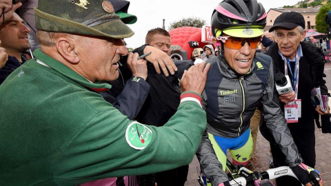 Contador se prepara para competir en la decimotercera etapa del Giro. /EFE Contador se prepara para competir en la decimotercera etapa del Giro. /EFE