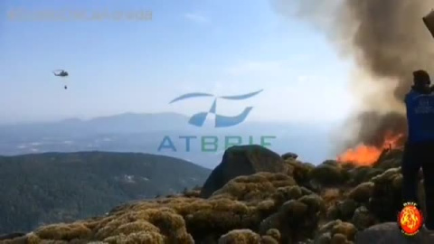 El viento y las altas temperaturas complican la extinciÃ³n del incendio forestal de Sotillo de la Adrada