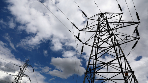 Torres eléctricas de alta tensión. REUTERS Torres eléctricas de alta tensión. REUTERS