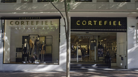 Vista de una tienda de la marca Cortefiel. Vista de una tienda de la marca Cortefiel.
