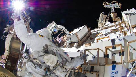 : La astronauta Sunita Williams en un paseo espacial en 2012. - NASA : La astronauta Sunita Williams en un paseo espacial en 2012. - NASA