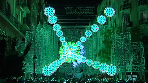 Multitudinario encendido de las Fallas de Valencia Multitudinario encendido de las Fallas de Valencia