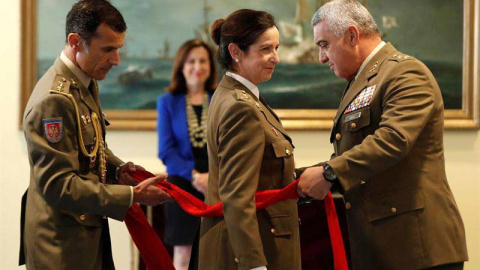 El jefe de Estado Mayor del Ejército, el general Francisco Javier Varela, impone el fajín a la nueva general del Ejército de Tierra, Patricia Ortega, en el acto celebrado en el Ministerio de Defensa.(EMILIO NARANJO | EFE) El jefe de Estado Mayor del Ejército, el general Francisco Javier Varela, impone el fajín a la nueva general del Ejército de Tierra, Patricia Ortega, en el acto celebrado en el Ministerio de Defensa.(EMILIO NARANJO | EFE)