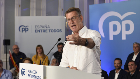 El líder del PP, Alberto Núñez Feijóo, interviene durante un acto de cierre de campaña electoral del PP, en el Casino Primitivo, a 26 de mayo de 2023, en Albacete, Castilla-La Mancha. El líder del PP, Alberto Núñez Feijóo, interviene durante un acto de cierre de campaña electoral del PP, en el Casino Primitivo, a 26 de mayo de 2023, en Albacete, Castilla-La Mancha.