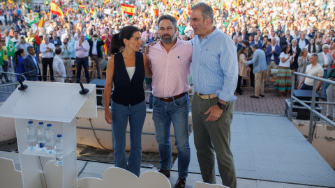 La candidata de VOX a la Presidencia de la Comunidad de Madrid, Rocío Monasterio, el líder de VOX, Santiago Abascal, y el candidato de Vox a la Alcaldía de Madrid, Javier Ortega Smith. La candidata de VOX a la Presidencia de la Comunidad de Madrid, Rocío Monasterio, el líder de VOX, Santiago Abascal, y el candidato de Vox a la Alcaldía de Madrid, Javier Ortega Smith.