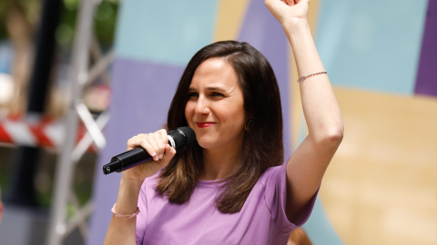 La ministra de Derechos Sociales y Agenda 2030, Ione Belarra, interviene durante un acto de campaña de Podemos, en la pérgola de San Basilio de Murcia, a 25 de mayo de 2023. La ministra de Derechos Sociales y Agenda 2030, Ione Belarra, interviene durante un acto de campaña de Podemos, en la pérgola de San Basilio de Murcia, a 25 de mayo de 2023.