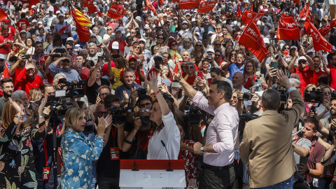 La candidata del PSPV al Ayuntamiento de Valencia y actual vicealcaldesa, Sandra Gómez, y el secretario general del PSOE y presidente del Gobierno, Pedro Sánchez. La candidata del PSPV al Ayuntamiento de Valencia y actual vicealcaldesa, Sandra Gómez, y el secretario general del PSOE y presidente del Gobierno, Pedro Sánchez.