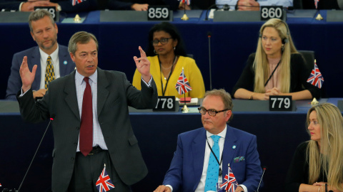 El líder del Partido Brexit, Nigel Farage, durante un debate sobre la elección de la presidenta designada de la Comisión Europea, Ursula von der Leyen. REUTERS El líder del Partido Brexit, Nigel Farage, durante un debate sobre la elección de la presidenta designada de la Comisión Europea, Ursula von der Leyen. REUTERS