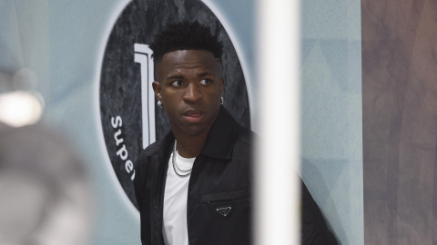 El jugador del Real Madrid Vinicius Jr. participa en un acto con motivo de los casos de racismo ocurridos en el partido anterior ante el Valencia El jugador del Real Madrid Vinicius Jr. participa en un acto con motivo de los casos de racismo ocurridos en el partido anterior ante el Valencia