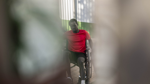 Nasreddin Kenu, sudanés de 19 años, herido durante el salto a la valla de Melilla del pasado viernes, en el que murieron 23 personas, según Marruecos. Nasreddin Kenu, sudanés de 19 años, herido durante el salto a la valla de Melilla del pasado viernes, en el que murieron 23 personas, según Marruecos.