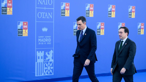 El primer ministro español, Pedro Sánchez, y el ministro español de Asuntos Exteriores, José Manuel Albares, llegan para asistir a la cumbre de la OTAN. El primer ministro español, Pedro Sánchez, y el ministro español de Asuntos Exteriores, José Manuel Albares, llegan para asistir a la cumbre de la OTAN.