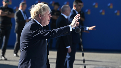 El primer ministro del Reino Unido, Boris Johnson, interviene a su llegada a la primera jornada de la cumbre de la OTAN que se celebra este miércoles en el recinto de Ifema, en Madrid. El primer ministro del Reino Unido, Boris Johnson, interviene a su llegada a la primera jornada de la cumbre de la OTAN que se celebra este miércoles en el recinto de Ifema, en Madrid.