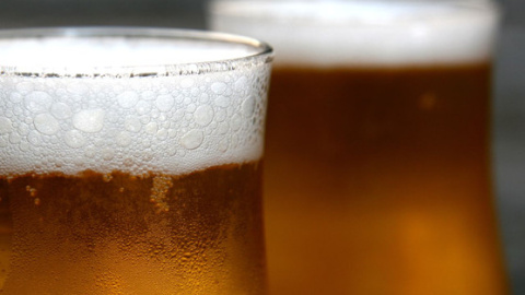 El equipo de la Universidad Complutense de Madrid ha desarrollado un método sencillo y de bajo coste para que los productores midan si la cerveza está rancia. / Orse El equipo de la Universidad Complutense de Madrid ha desarrollado un método sencillo y de bajo coste para que los productores midan si la cerveza está rancia. / Orse