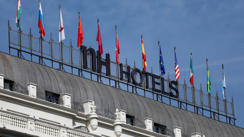 El logo de NH Hoteles en lo alto de uno de sus establecimientos en Madrid. REUTERS/Paul Hanna El logo de NH Hoteles en lo alto de uno de sus establecimientos en Madrid. REUTERS/Paul Hanna