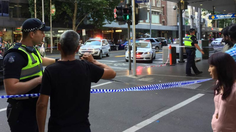 La policía australiana acordona la zona donde se ha producido el atropello. | SONALI PAUL (REUTERS) La policía australiana acordona la zona donde se ha producido el atropello. | SONALI PAUL (REUTERS)